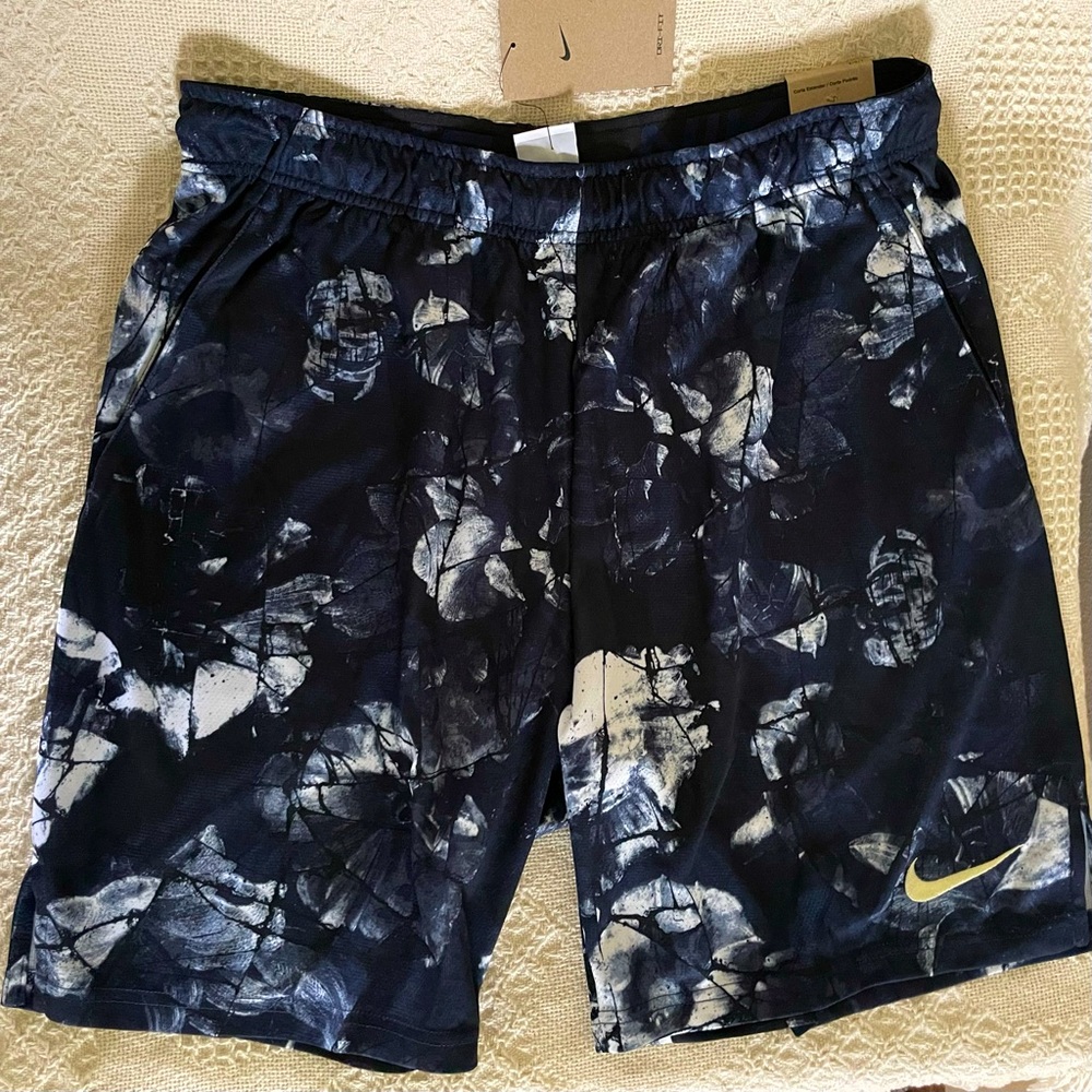 NEW Nike Dri-Fit Shorts M